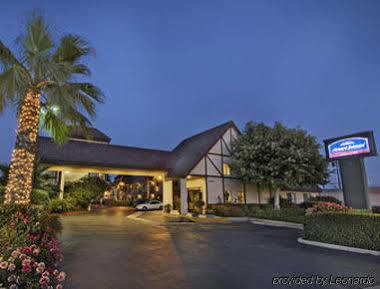 Howard Johnson By Wyndham Norco Exterior foto